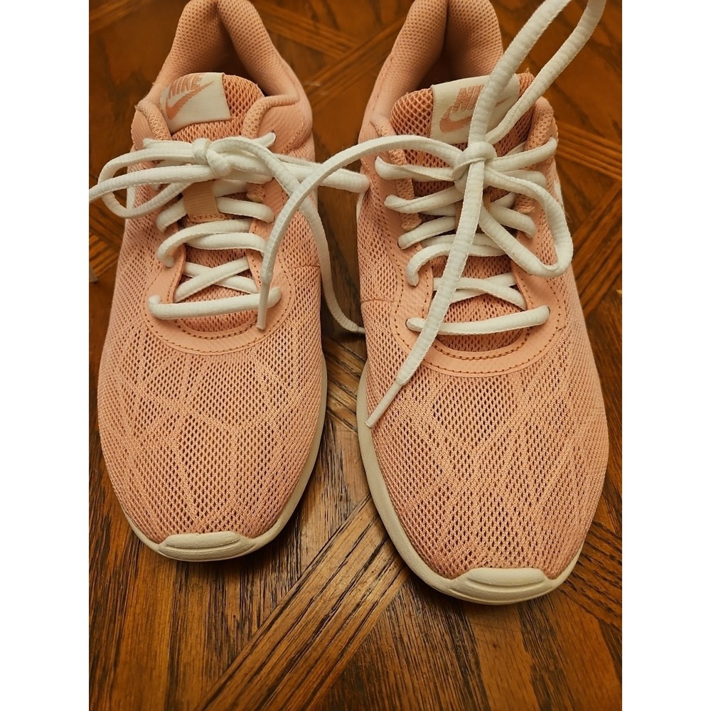 Nike Women's Size 6.5 Pink Comfort, Lightweight Sneakers.‎